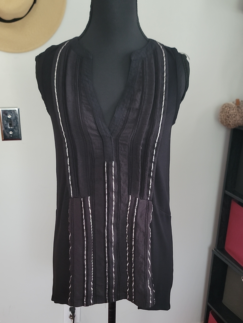 Deletta Black Sleeveless V-Neck Camisole with Silver Contrast Stitching size xs